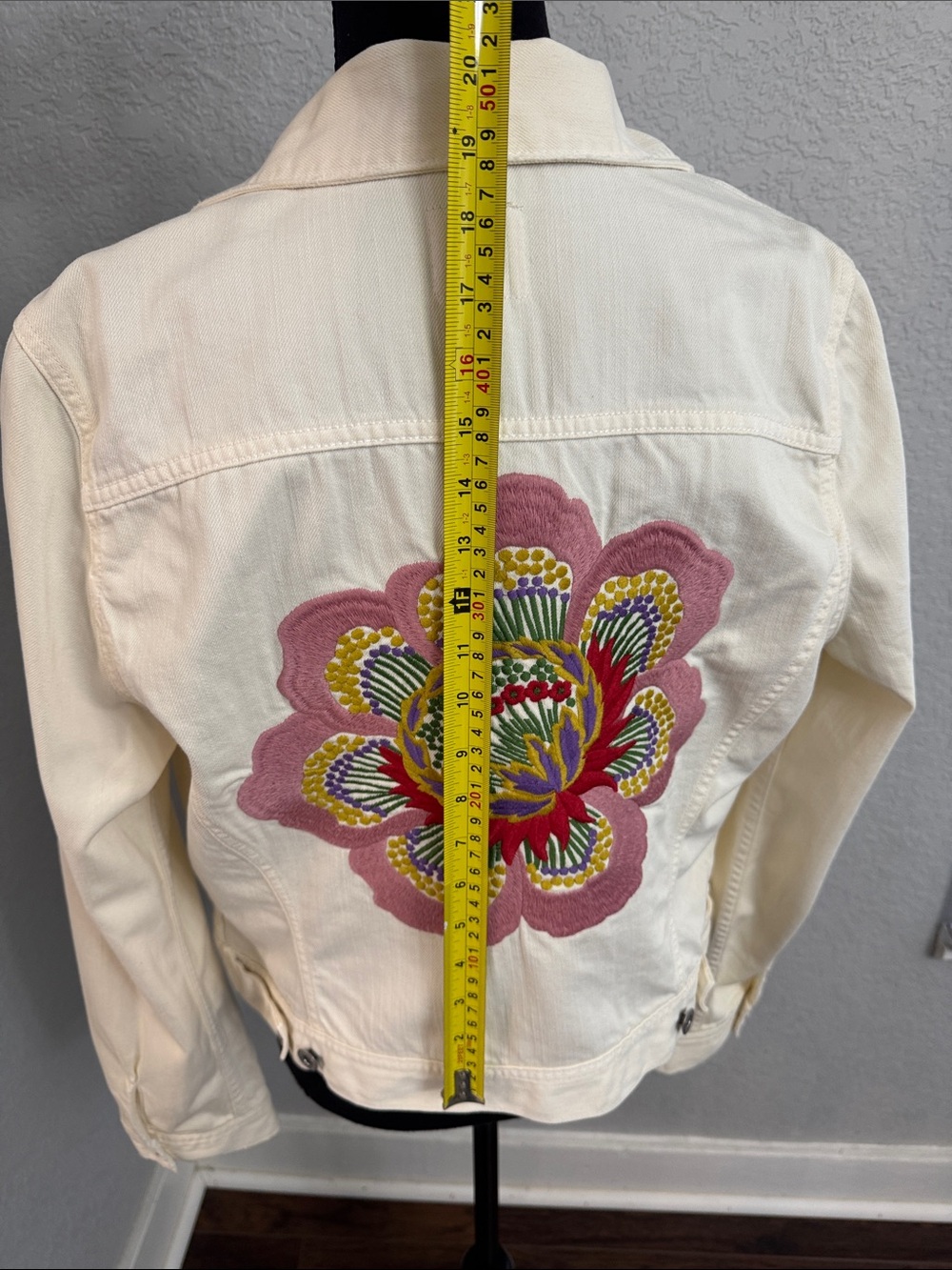 Vintage Lucky Brand Cream Denim Jacket with Pink & Multi-Color Floral Embroidery - Picture 10 of 12